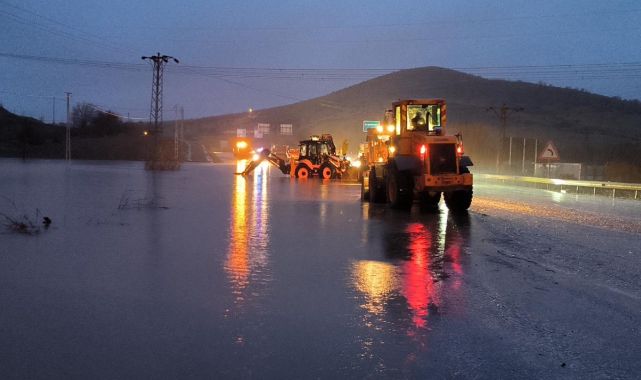 Malatya Gölbaşı kara yolunu sağanak nedeniyle su bastı