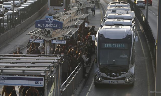 Metrobüste düşerek omurgasını kıran yolcu, şoföre dava açtı