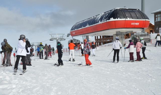 Sarıkamış Kayak Merkezi turistlerin gözdesi oldu