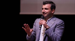 Selçuk Bayraktar duyurdu: Türkiye'nin büyük dil modeli geliyor