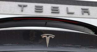 Tesla'ya 1,5 milyon dolarlık tehlikeli atık cezası