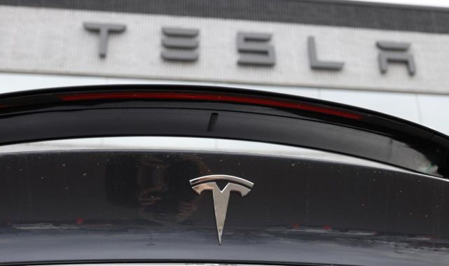 Tesla'ya 1,5 milyon dolarlık tehlikeli atık cezası