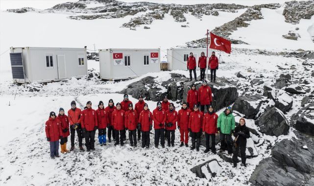 Türk bilim ekibi Beyaz Kıta'daki evi Horseshoe Adası'na ulaştı