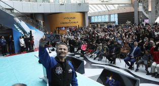 Türkiye'nin ilk astronotu Gezeravcı, Konya'da gençlerle buluştu