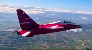Yeni Türk Yıldızı HÜRJET 43 başarılı uçuş yaptı