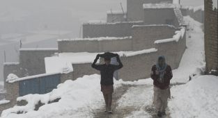 Afganistan'da olumsuz hava koşulları nedeniyle en az 60 kişi hayatını kaybetti