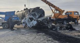 Afganistanda otobüs yakıt tankerine çarptı: 21 ölü, 38 yaralı