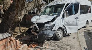 Çorum'da öğrenci servisiyle otomobil çarpıştı: 16 kişi yaralandı