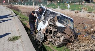 Diyarbakır'da öğrenci servisi şarampole devrildi: 9 yaralı