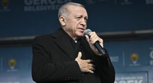 Erdoğan: Bavullarla taşınan dolarlar hakkında ağızlarını bıçak açmıyor