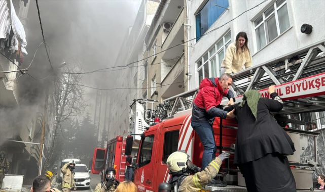 Esenyurt'ta 5 katlı binada yangın