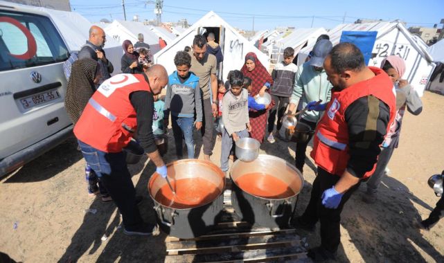 Gazze'ye yardım taşıyan Kızılay'ın gemisi Mısır'a ulaştı