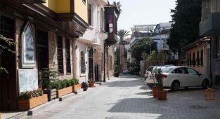 Geceleri nüfusu on binleri geçen mahallede 83 seçmen oy kullanacak
