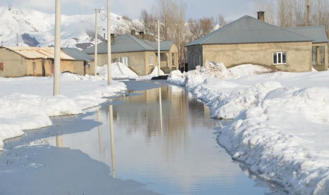 Hakkari'de yağışlar nedeniyle bazı evleri su bastı