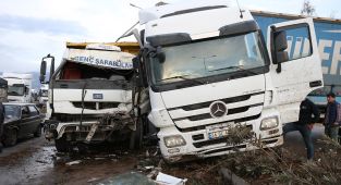Hatay'da tır ile kamyon çarpıştı: 3 yaralı