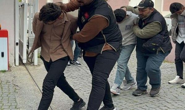 İzmir’de nevruzda ’terör propagandası’ yapan 82 kişi gözaltına alındı