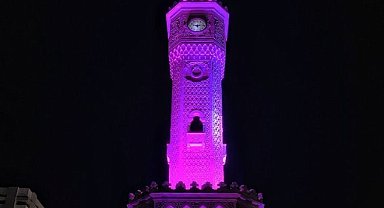İzmir Saat Kulesi 'mor'a büründü