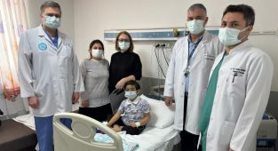 İzmir'de karaciğer nakli: Minik Emir'e şans ikinci kez güldü