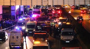 İzmir'de zincirleme trafik kazası: 2 ölü, 7 yaralı