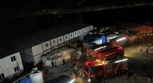 Kahramanmaraş'ta işçilerin kaldığı konteynerlerde çıkan yangın söndürüldü