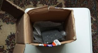 Kargodan tablet yerine taş çıktı