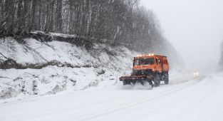 Kars'ta kar yağışı nedeniyle kapanan 47 köy yolu ulaşıma açıldı