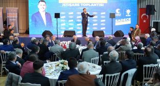 Kurum'dan İmamoğlu'na Rabia işareti tepkisi