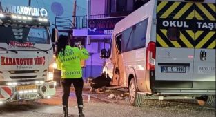 Muğla'da iki servis minibüsü çarpıştı: 28 yaralı