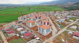 Nurdağı'nda 136 deprem konutu teslim edildi