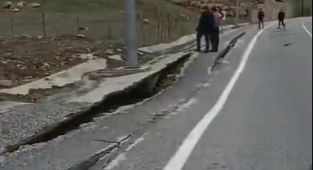Şırnak Hakkari karayolu heyelan nedeniyle ulaşıma kapandı