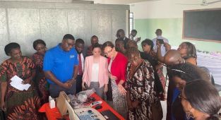 TİKA'dan Zambiya'da işitme testi cihazı yardımı