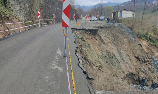 Trabzon'da yol çöktü