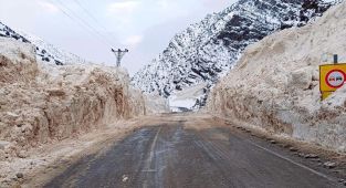 Van'da çığın düştüğü mahalle yolunda çalışma başlatıldı