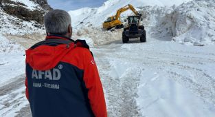 Van'da yetkililer çığ bölgesinde inceleme yaptı
