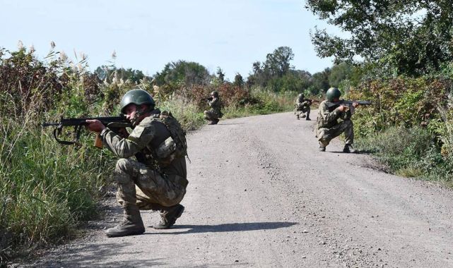 Yunanistan'a kaçmaya çalışan 14 terörist yakalandı