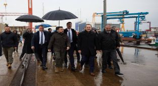 Zelenskiy, İstanbul'da Ukrayna donanması korvetlerinin inşa edildiği tersaneyi ziyaret etti