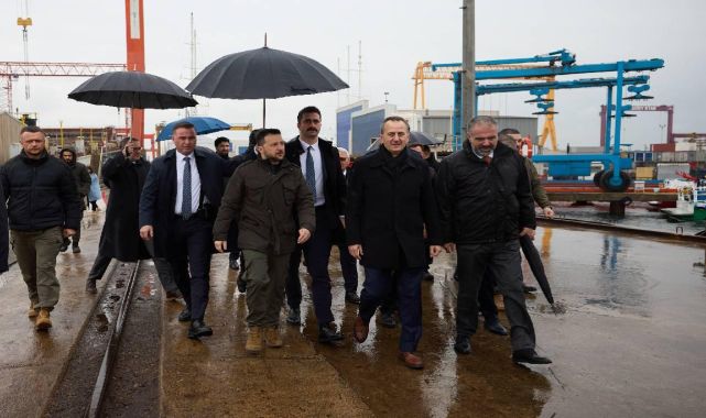 Zelenskiy, İstanbul'da Ukrayna donanması korvetlerinin inşa edildiği tersaneyi ziyaret etti
