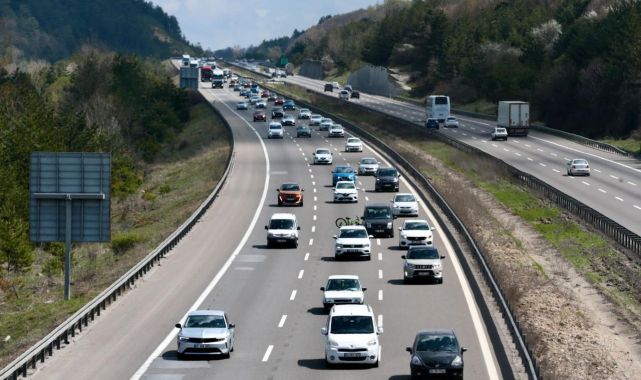 Anadolu Otoyolu'nun Bolu kesiminde trafik yoğun seyrediyor