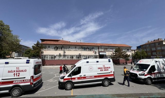Kayseri'de 24 öğrenci zehirlenme şüphesiyle hastaneye kaldırıldı