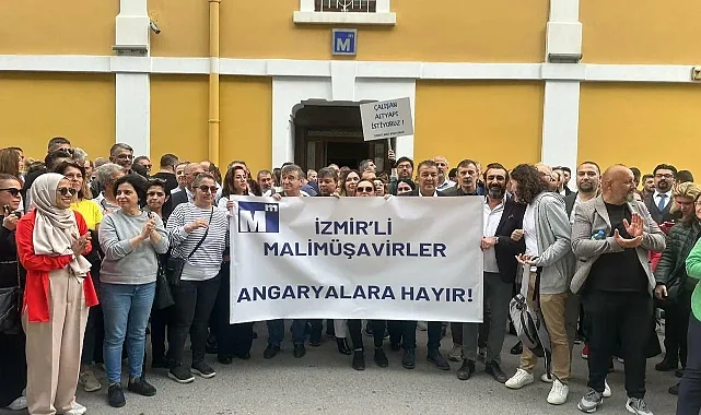 Mali müşavirler fazla iş yükü sebebiyle İzmir'de eylem yaptı