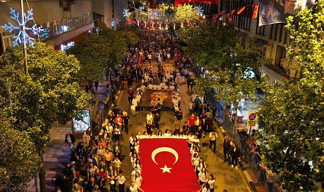 Manisa'da mesir coşkusu fener alayı ile katlandı