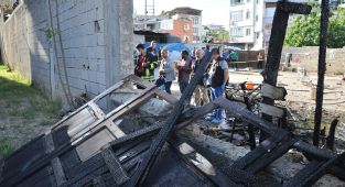 Mersin'de hurdalık yangını: 1 çocuk yaşamını yitirdi