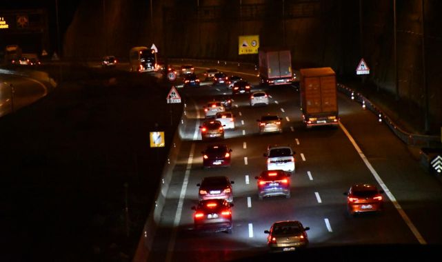 Tatil dönüşünde trafik yoğunluğu arttı