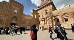 Turistler rotayı İshak Paşa Sarayı'na çevirdi