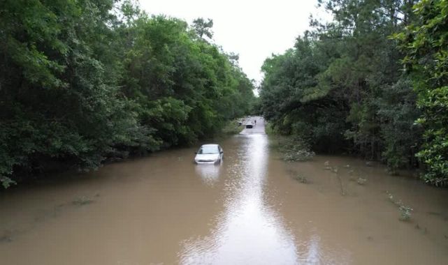 ABD'de etkili olan fırtınalar Texas'ta 1 milyondan fazla ev ve iş yerini elektriksiz bıraktı