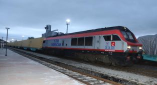 Bakü Tiflis Kars Demiryolu'nda yük taşımacılığı yeniden başladı
