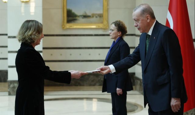 Büyükelçilerden Cumhurbaşkanı Erdoğan'a güven mektubu