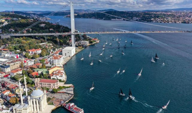 İstanbul Boğazı'nda gemi trafiği askıya alındı