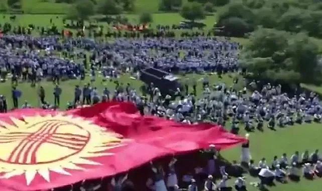 Kırgızistan’da kamyonet öğrencilerin arasına daldı: 29 yaralı