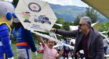 Manisa Yunusemre'de 'Emniyet'li uçurtma!